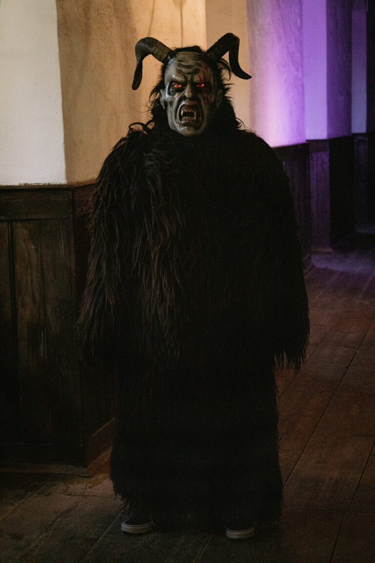 Florian (mit Maske)